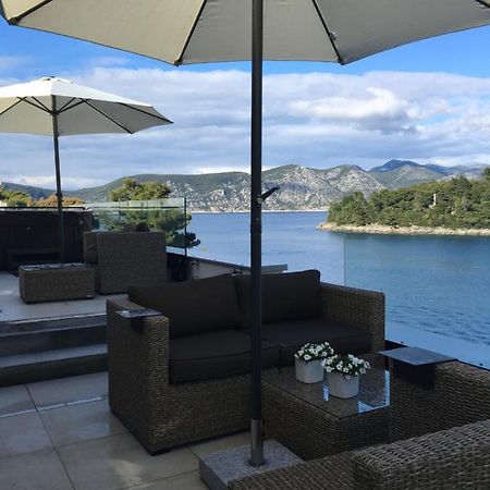 High View-A Seaside Villa With Huge Jacuzzi Račišće Kültér fotó